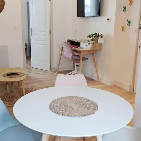 Cozy Au Centre-ville Apartment